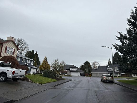 5th image of 2401 NE 145th Cir