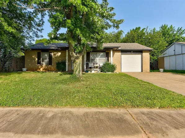 625 N Ramblin Oaks Dr, Moore, OK 73160