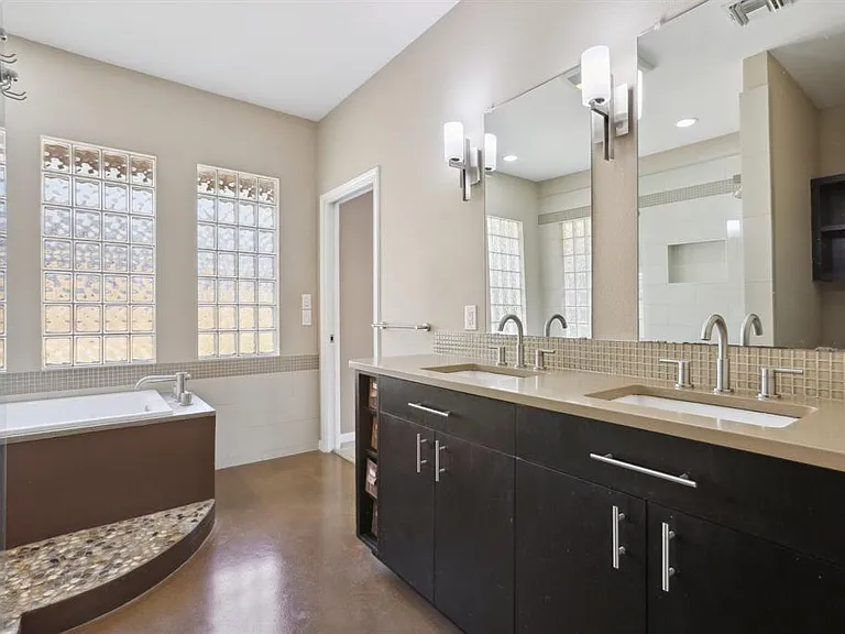 6904 Peppervine Cv — Photo 15