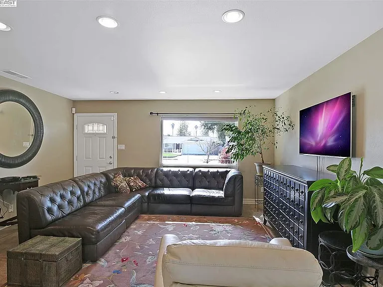 1234 Heather Ln — Photo 2