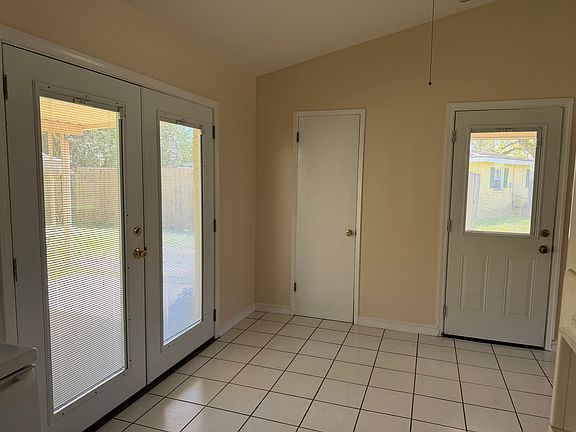 4th image of 236 Huntington Dr