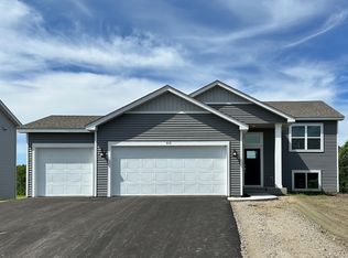 915 Harvest Trl, Buffalo, MN 55313