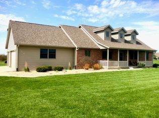 18283 Rodeo Dr, Sterling, IL 61081