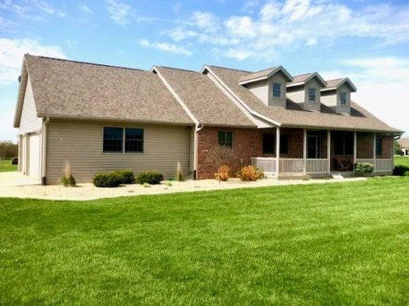 18283 Rodeo Dr, Sterling, IL 61081