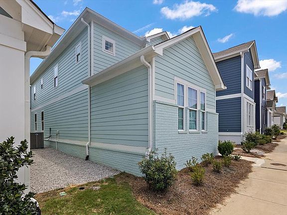 2nd image of 152 Honeysuckle Way