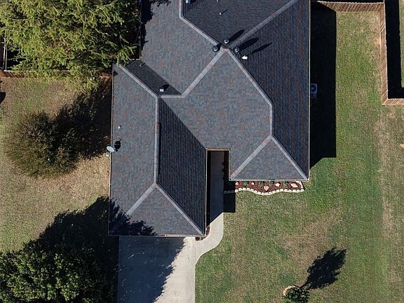 5th image of 215 Ashley St