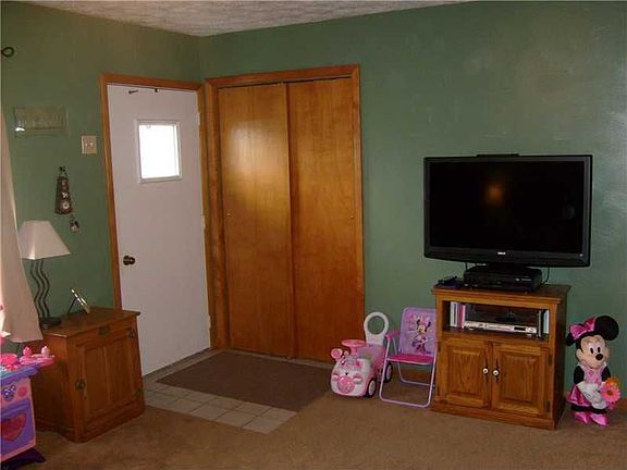 4th image of 121 Grahamville St