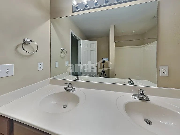 414 Woodford Way — Photo 8