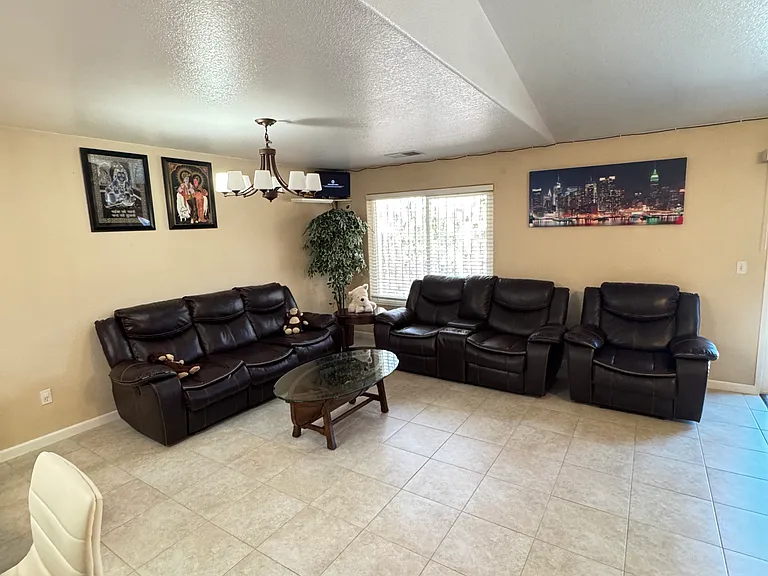 2226 N Vernal Ave — Photo 4