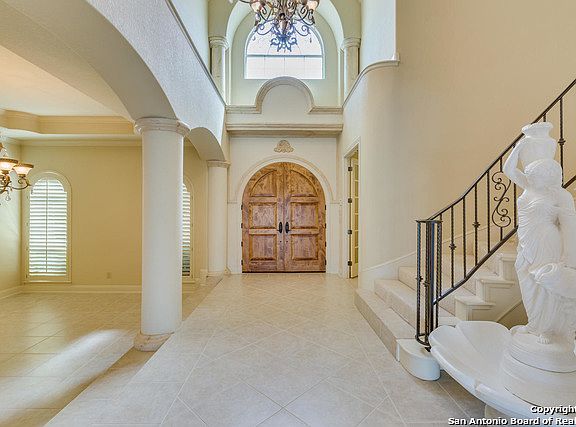 5th image of 42 Galleria Dr