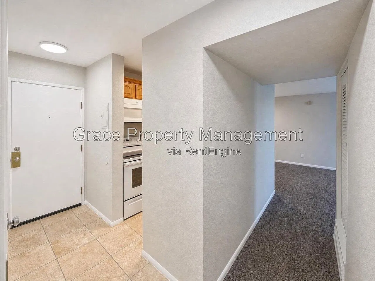 2 bed, 2.0 bath, 918 sqft, $1,525 — Photo 2
