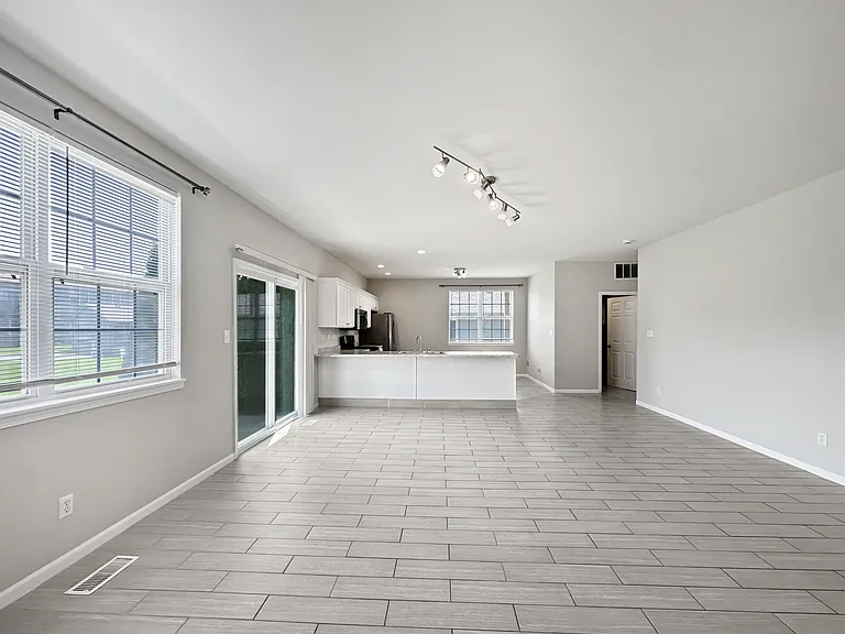 1159 Crimson Clover Way — Photo 2