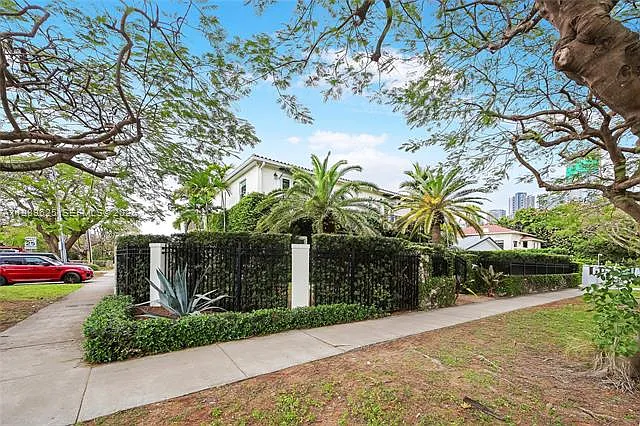 1898 S Miami Ave — Photo 51
