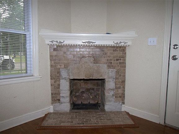 4th image of 1404 E 58th St