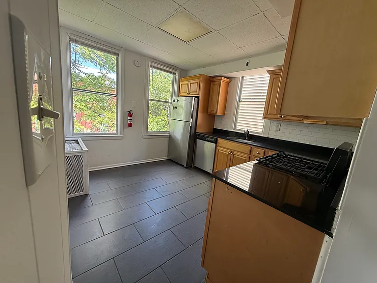 402 Armstrong Ave #2 — Photo 9