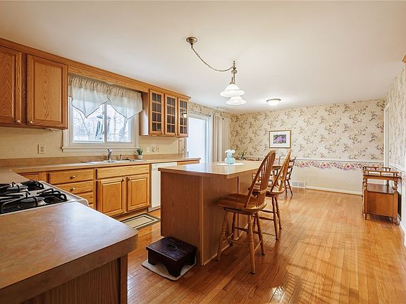 3rd image of 59 Creekside Dr