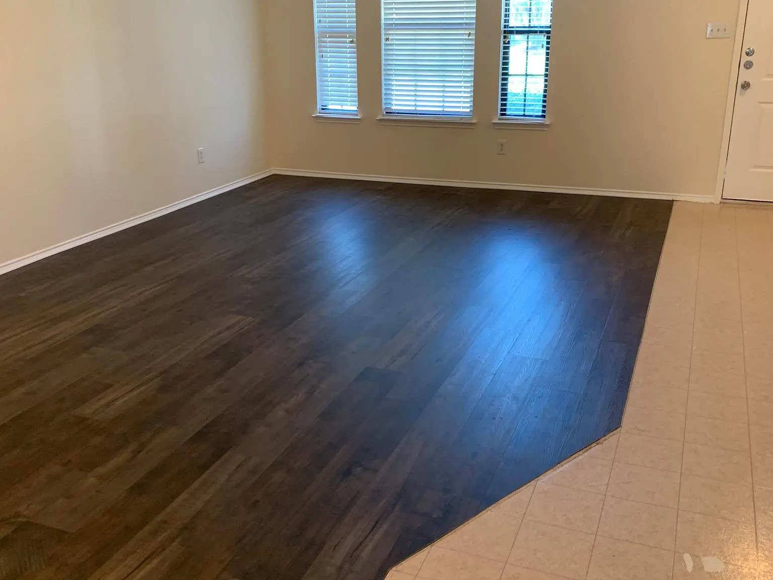 3 bed, 2080 sqft, $1,995 — Photo 3