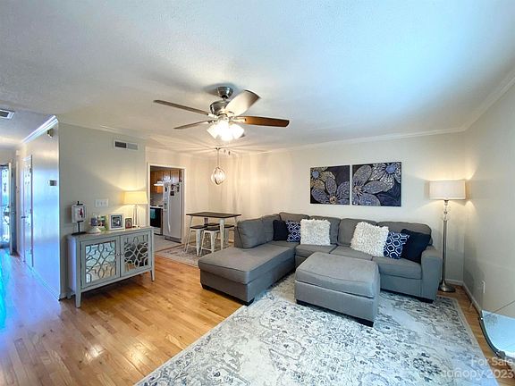 4th image of 1218 Camelot Ct NE