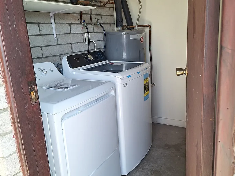 1410 E Mountain View Rd #4 — Photo 9