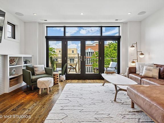 5th image of 639 W Wrightwood Ave #Penthouse