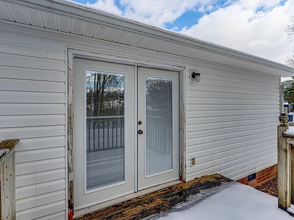 4th image of 255 Village West Dr