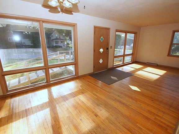 4th image of 708 15th St
