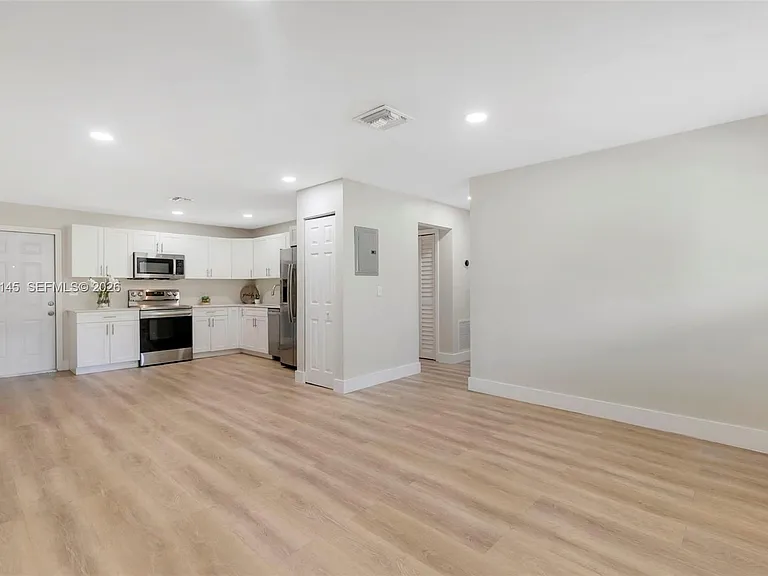702 NW 18th St #1-2 — Photo 5