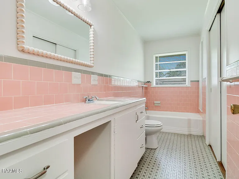 200 Montrose Ave — Photo 10