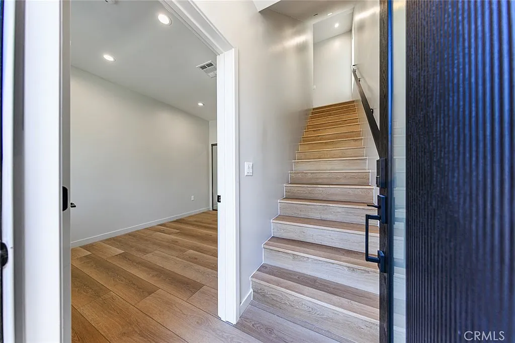 4 bed, 1414 sqft, $4,069 — Photo 3