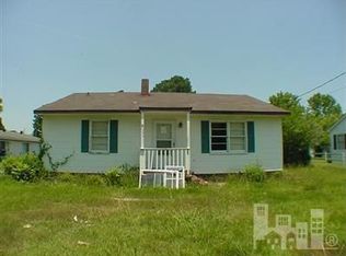 206 W Bridgers St, Burgaw, NC 28425