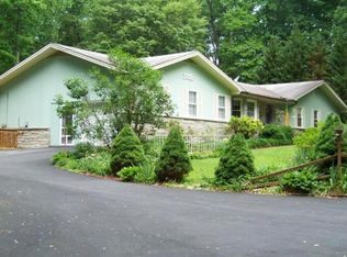 215 W Hillcrest Dr, Mountain City, TN 37683