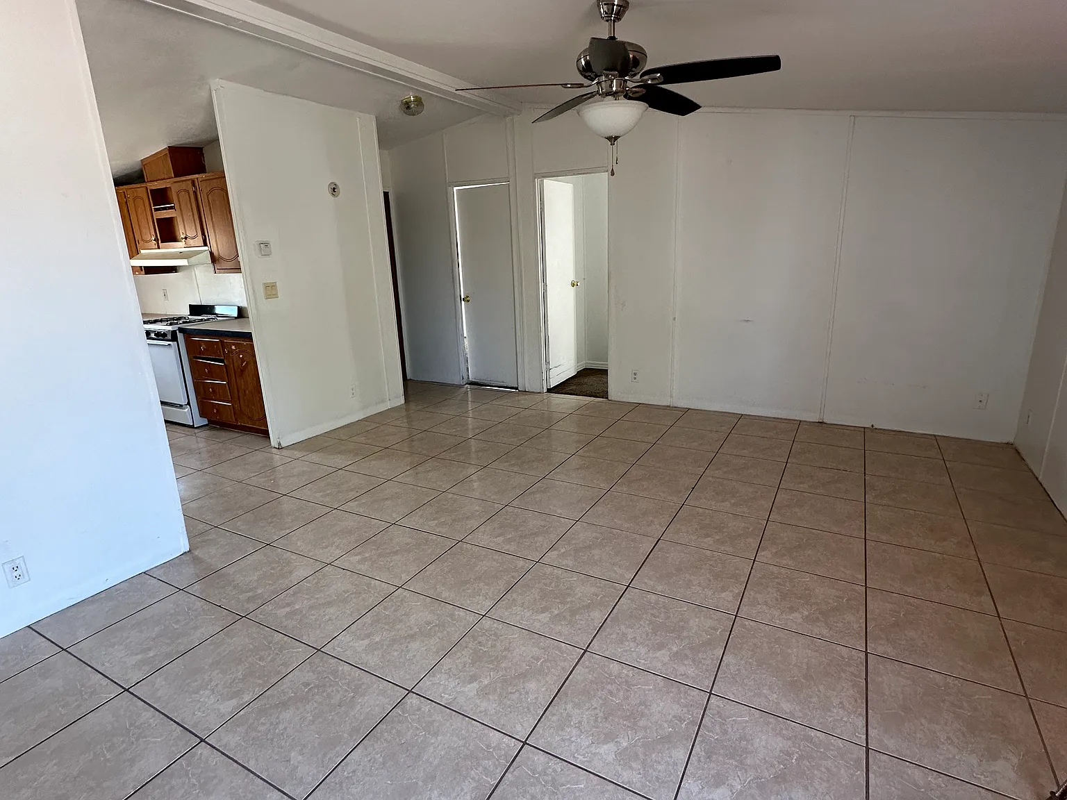 3 bed, 1120 sqft, $1,600 — Photo 4
