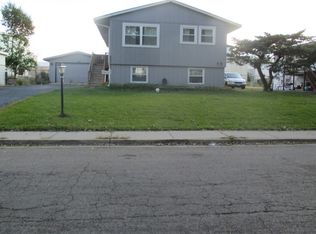 607 Topeka Dr, Carpentersville, IL 60110