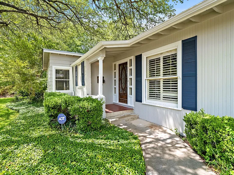 705 Eventide Dr — Photo 3