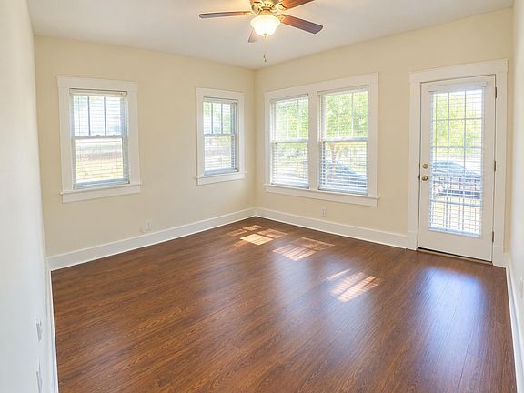 3rd image of 2902 West Ave