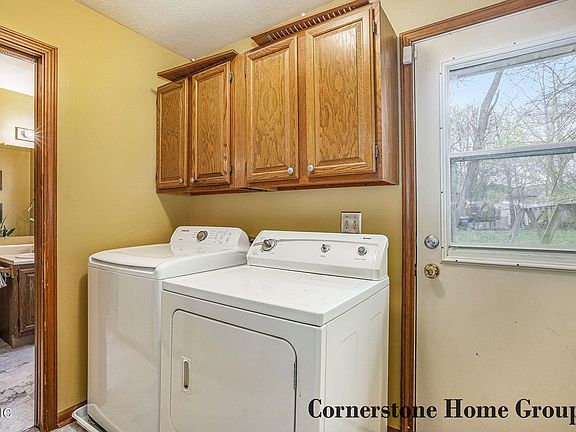 5th image of 1319 Morewood Dr SE