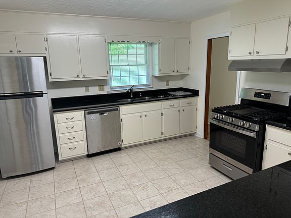 4th image of 415 Montview Dr