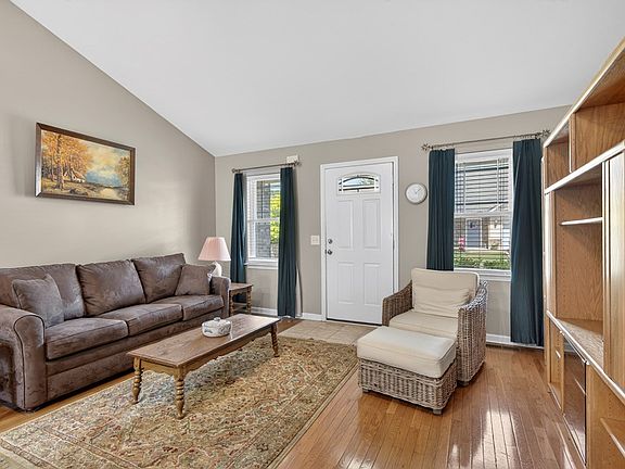 4th image of 527 Redstone Dr Unit 9