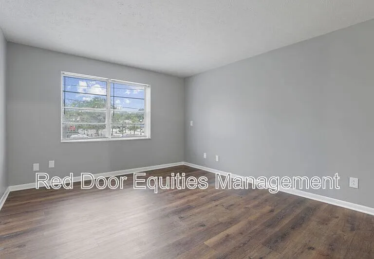 129 W Walnut St #A — Photo 12