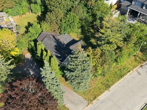 1428 Rebecca St, Oakville, ON L6L 1Z5