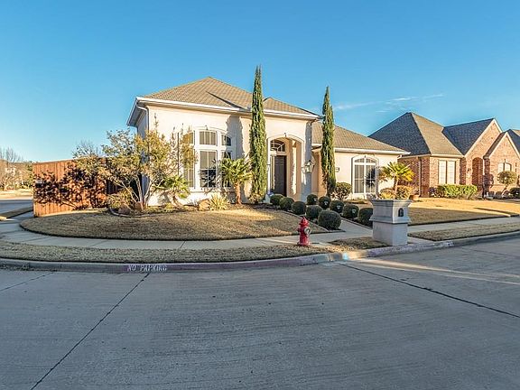 4th image of 2404 Bedford Cir
