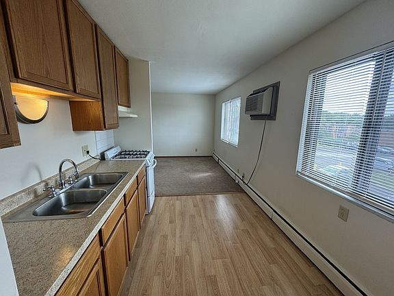 2nd image of 1634 Eustis St APT 9