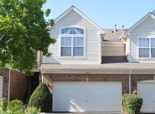 852 McKenzie Station Dr, Lisle, IL 60532