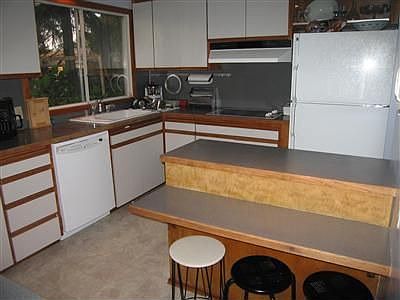 Brand new oven - all appliances stay!