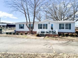 30996 Broad St, Bruceton, TN 38317