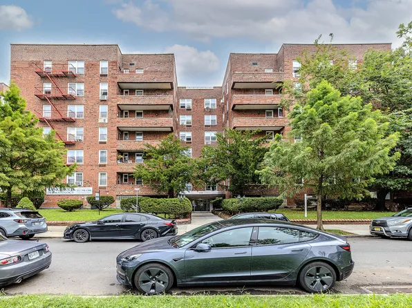 2727 Ocean Parkway image 1 of 21