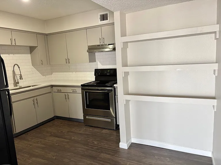 The Regency Apartments — Photo 106