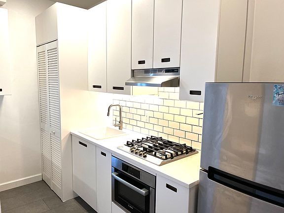 4th image of 821 Bergen Ave APT D11