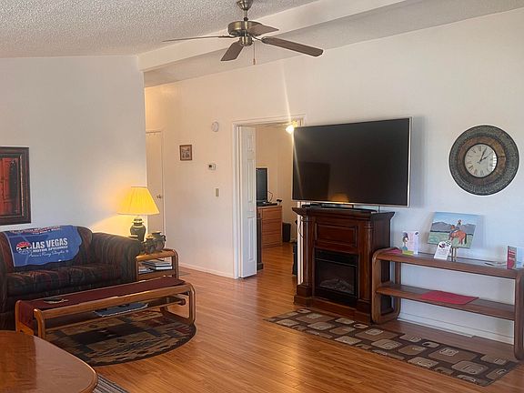 3rd image of 219 E DAKOTA Drive