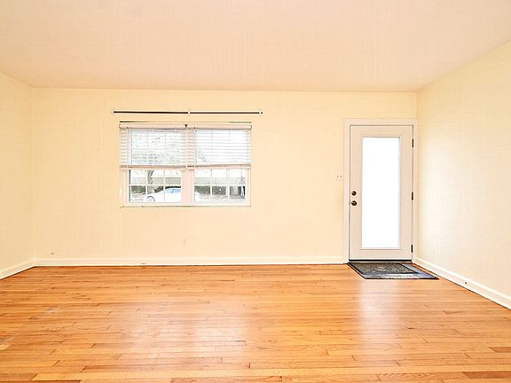 5th image of 8 N Glenwood Ave